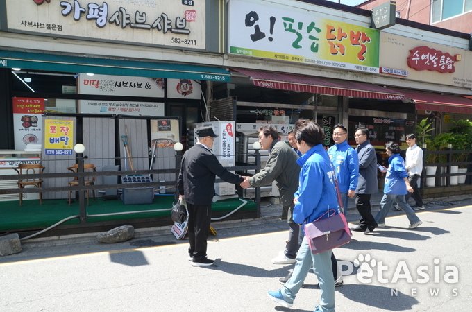 이원종 배우, 가평잣고을시장 방문… 김경호 가평군수 예비후보 지원 유세 동참