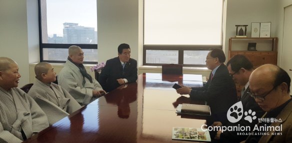 충남 윤석우 의장, 김종진 문화재청장 만나 문화재 보수 정비 건의