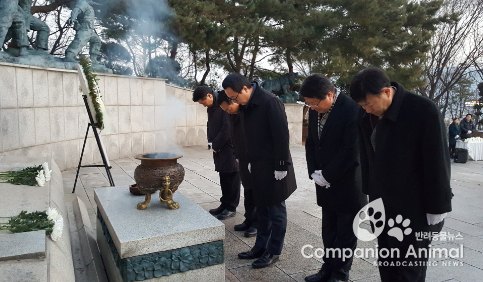 경기도의회 정기열의장,2018무술년 새해맞아 안양 현충탑참배